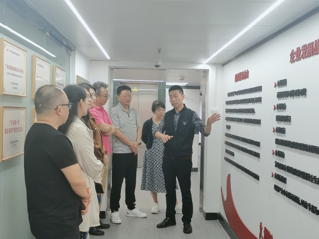 掌动智能携手云南机电职业学院、云南省智慧城市协会共筑西南数智人才新高地